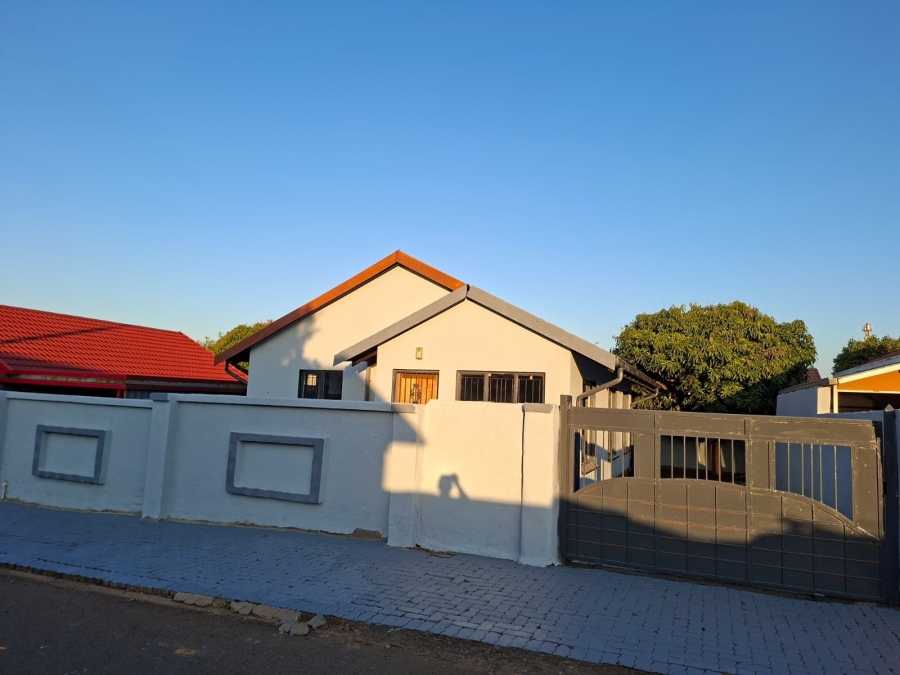 3 Bedroom Property for Sale in Geelhoutpark North West